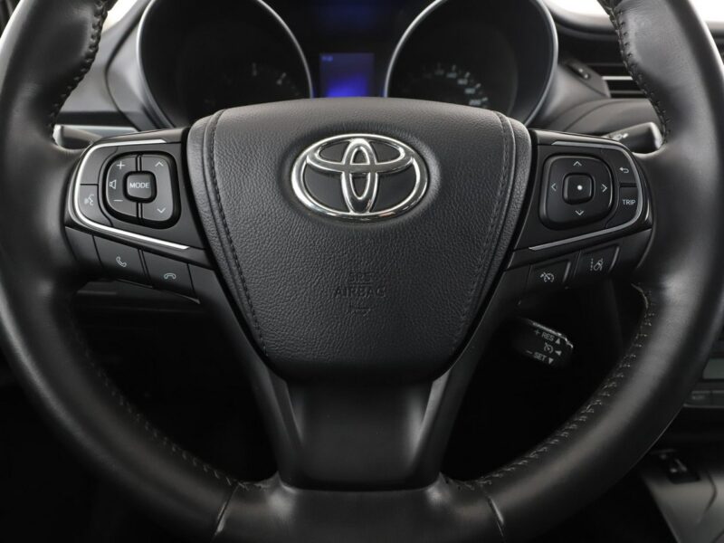 Toyota Avensis Automatyczna klimatyzacja Podgrzewane siedzenia El. szyby Hak Bluetoot III (2009-)