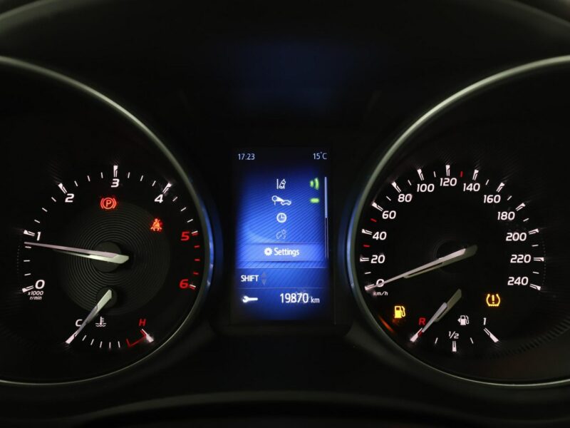 Toyota Avensis Automatyczna klimatyzacja Podgrzewane siedzenia El. szyby Hak Bluetoot III (2009-)