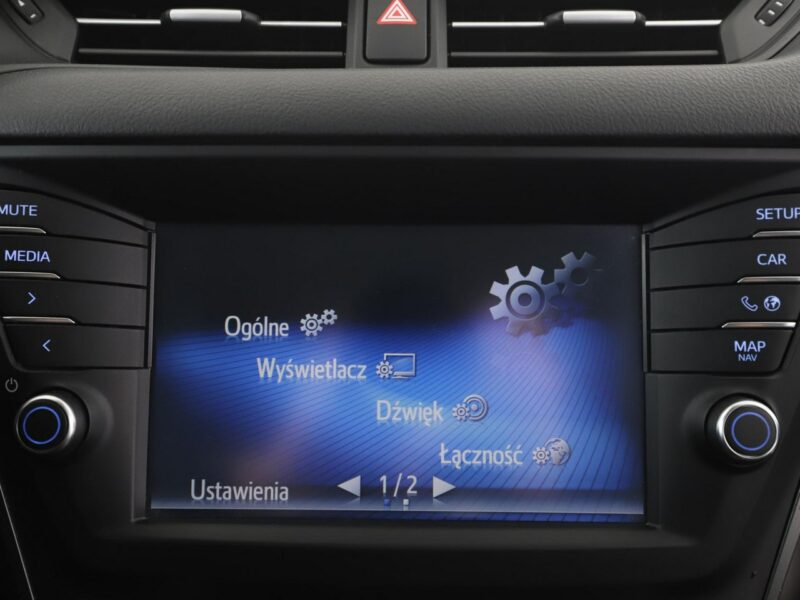Toyota Avensis Automatyczna klimatyzacja Podgrzewane siedzenia El. szyby Hak Bluetoot III (2009-)