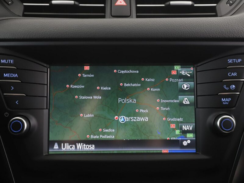 Toyota Avensis Automatyczna klimatyzacja Podgrzewane siedzenia El. szyby Hak Bluetoot III (2009-)