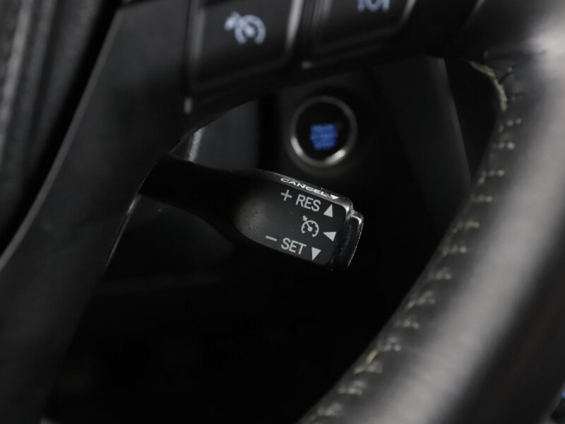 Toyota Avensis Automatyczna klimatyzacja Podgrzewane siedzenia El. szyby Hak Bluetoot III (2009-)