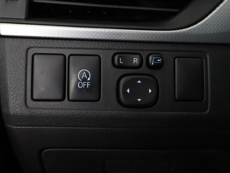 Toyota Avensis Automatyczna klimatyzacja Podgrzewane siedzenia El. szyby Hak Bluetoot III (2009-)