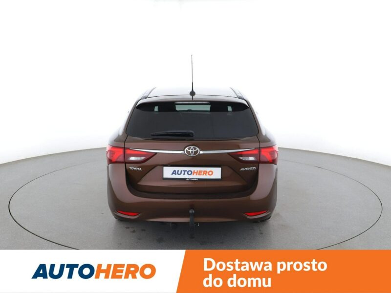 Toyota Avensis Automatyczna klimatyzacja Podgrzewane siedzenia El. szyby Hak Bluetoot III (2009-)