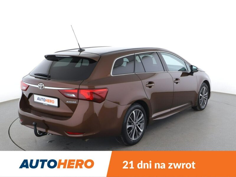 Toyota Avensis Automatyczna klimatyzacja Podgrzewane siedzenia El. szyby Hak Bluetoot III (2009-)