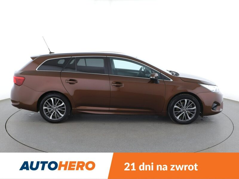 Toyota Avensis Automatyczna klimatyzacja Podgrzewane siedzenia El. szyby Hak Bluetoot III (2009-)