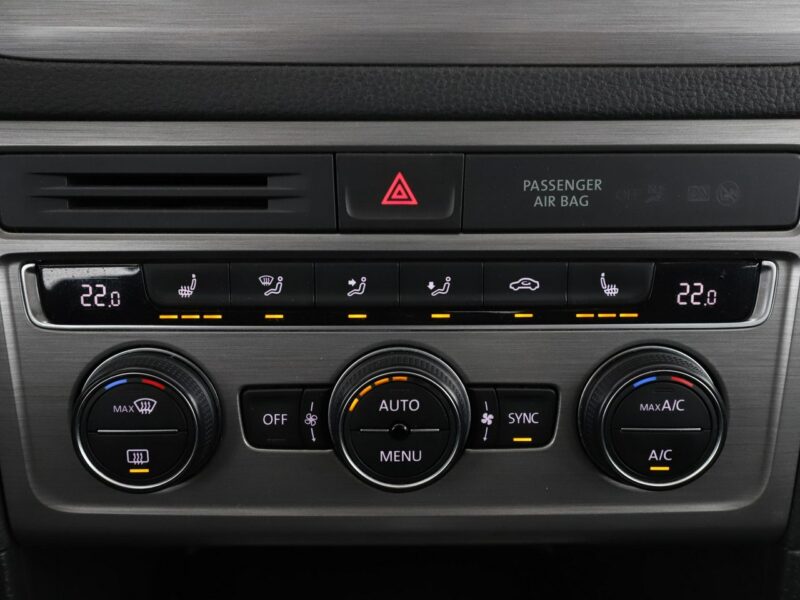 Volkswagen Golf Sportsvan DSG bi-xenon LED navi grzane fotele klima auto czujniki parkowania I (2014-)