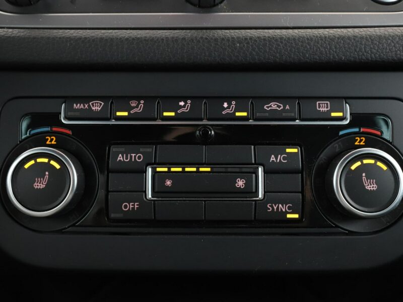 Volkswagen Tiguan 4X4 Navi Kamera cofania Hak Automatyczna klimatyzacja Podgrzewane fote I (2007-2016)