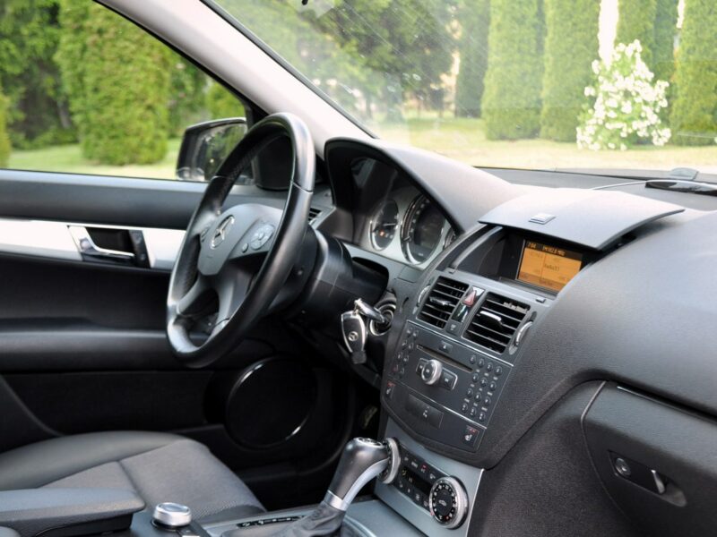Mercedes C 180 1.8K(156KM)*Avantgarde*El.Fotele*Klimatronik*Skóry*2xPDC*IWł*Alu17"ASO W204 (2007-2014)