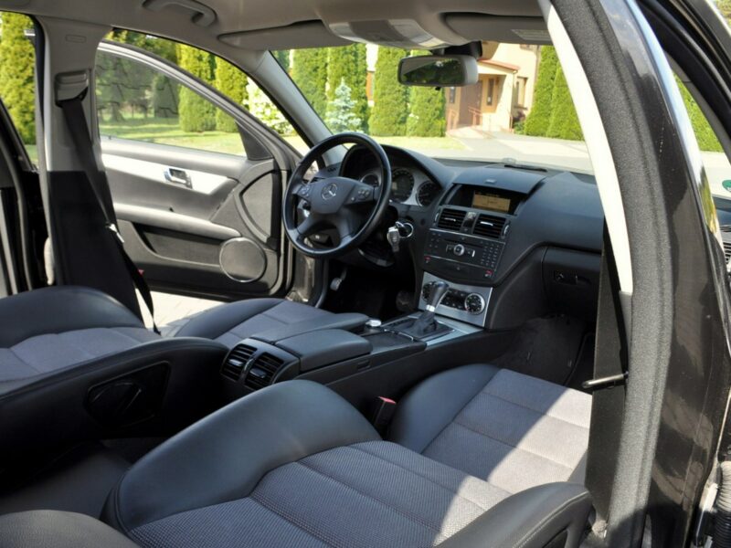 Mercedes C 180 1.8K(156KM)*Avantgarde*El.Fotele*Klimatronik*Skóry*2xPDC*IWł*Alu17"ASO W204 (2007-2014)