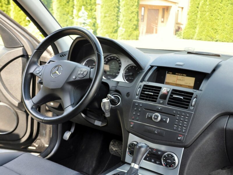 Mercedes C 180 1.8K(156KM)*Avantgarde*El.Fotele*Klimatronik*Skóry*2xPDC*IWł*Alu17"ASO W204 (2007-2014)