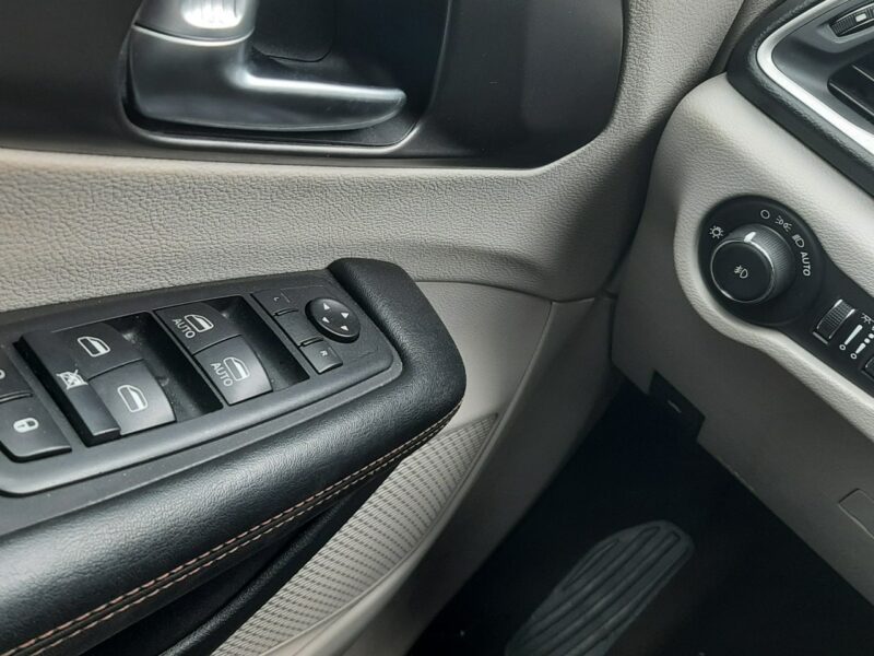 Chrysler Pacifica 3,6b 291KM super stan i wygląd
