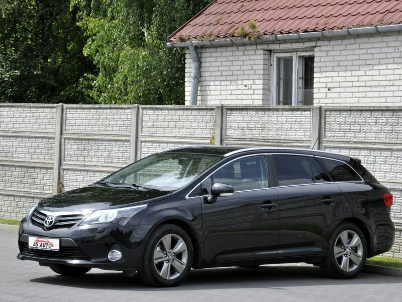 Toyota Avensis 1,8VVTi 147KM SolPlus/Navi/Alkantara/Alufelgi/Kamera/Ledy/PółSkóry III (2009-)