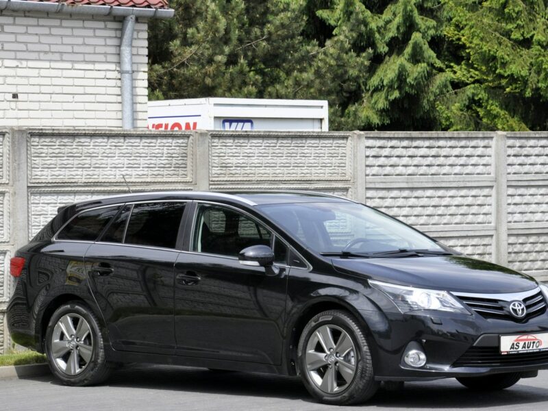 Toyota Avensis 1,8VVTi 147KM SolPlus/Navi/Alkantara/Alufelgi/Kamera/Ledy/PółSkóry III (2009-)