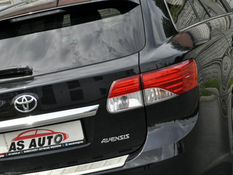 Toyota Avensis 1,8VVTi 147KM SolPlus/Navi/Alkantara/Alufelgi/Kamera/Ledy/PółSkóry III (2009-)