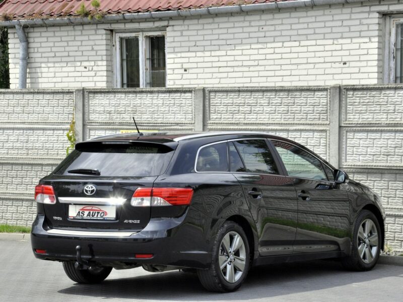 Toyota Avensis 1,8VVTi 147KM SolPlus/Navi/Alkantara/Alufelgi/Kamera/Ledy/PółSkóry III (2009-)