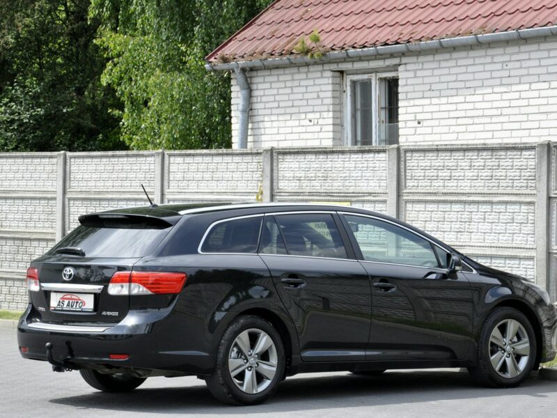 Toyota Avensis 1,8VVTi 147KM SolPlus/Navi/Alkantara/Alufelgi/Kamera/Ledy/PółSkóry III (2009-)