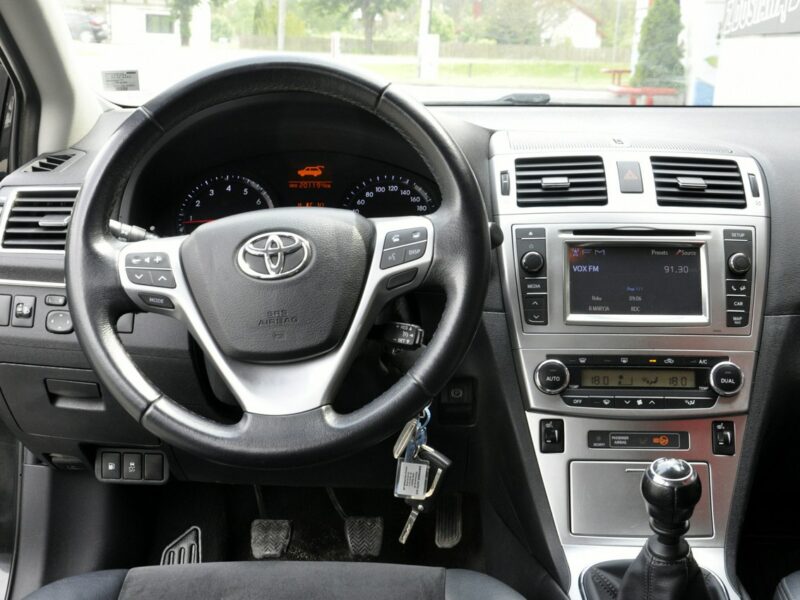 Toyota Avensis 1,8VVTi 147KM SolPlus/Navi/Alkantara/Alufelgi/Kamera/Ledy/PółSkóry III (2009-)