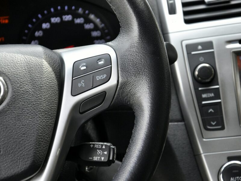 Toyota Avensis 1,8VVTi 147KM SolPlus/Navi/Alkantara/Alufelgi/Kamera/Ledy/PółSkóry III (2009-)