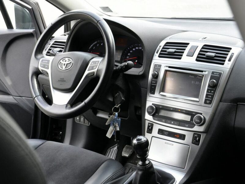 Toyota Avensis 1,8VVTi 147KM SolPlus/Navi/Alkantara/Alufelgi/Kamera/Ledy/PółSkóry III (2009-)