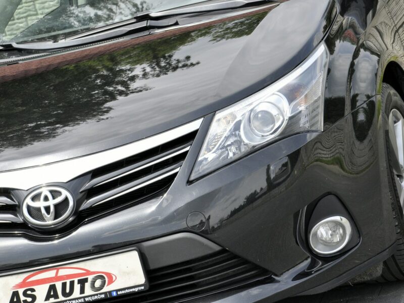 Toyota Avensis 1,8VVTi 147KM SolPlus/Navi/Alkantara/Alufelgi/Kamera/Ledy/PółSkóry III (2009-)