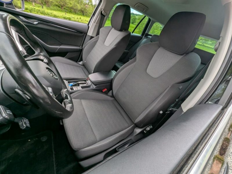 Škoda Octavia Oświetlenie ambiente, Roczna Gwarancja IV (2020-)