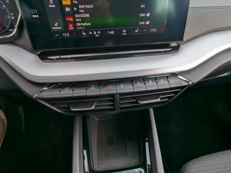 Škoda Octavia Oświetlenie ambiente, Roczna Gwarancja IV (2020-)