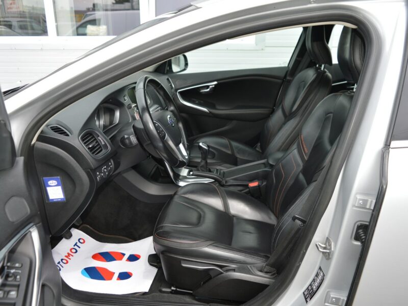Volvo V40 1.6 D2 OCEAN RACE Serwis Navi Skóra Bluetooth 166000 km. II (2012-)
