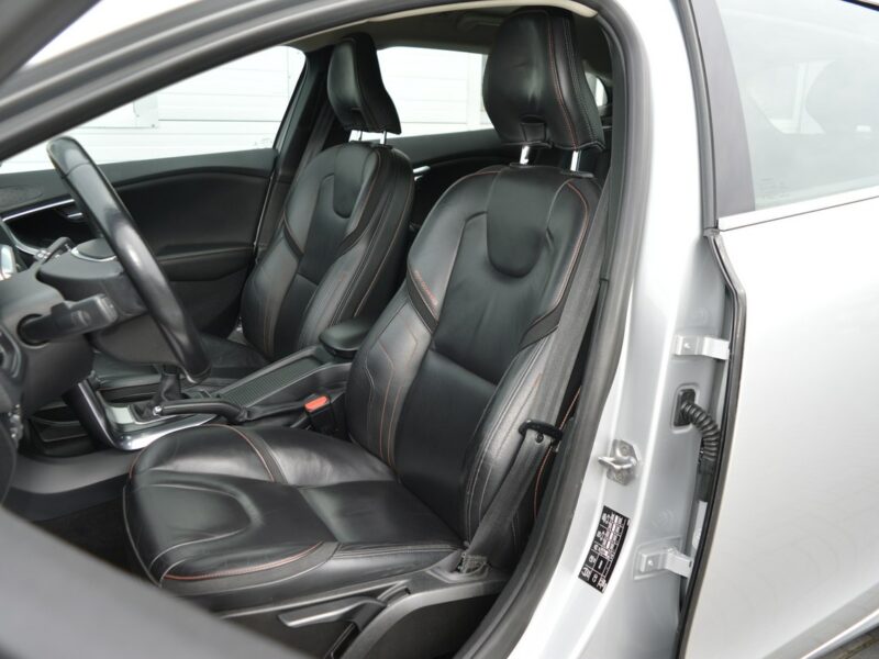 Volvo V40 1.6 D2 OCEAN RACE Serwis Navi Skóra Bluetooth 166000 km. II (2012-)