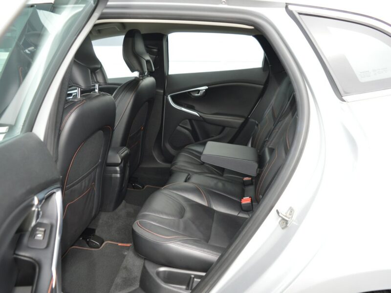 Volvo V40 1.6 D2 OCEAN RACE Serwis Navi Skóra Bluetooth 166000 km. II (2012-)