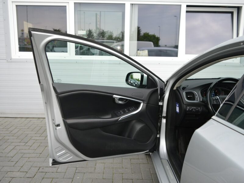 Volvo V40 1.6 D2 OCEAN RACE Serwis Navi Skóra Bluetooth 166000 km. II (2012-)