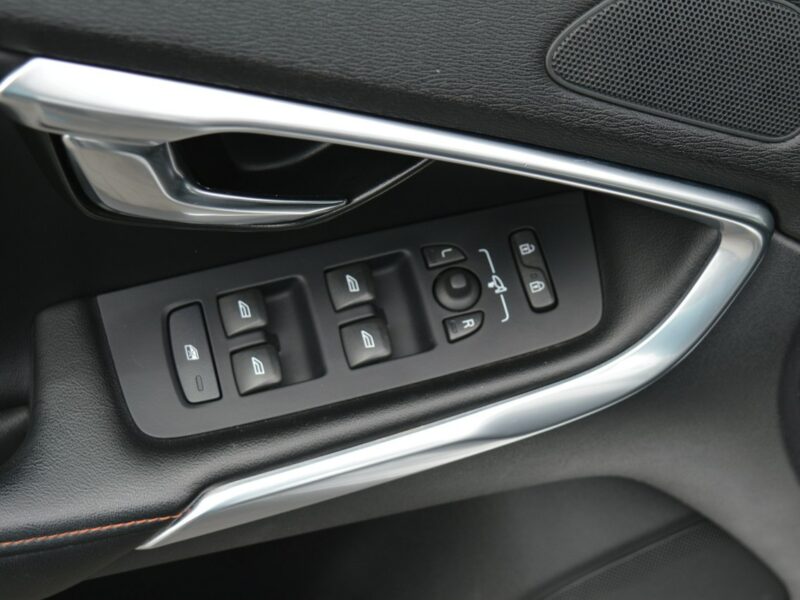 Volvo V40 1.6 D2 OCEAN RACE Serwis Navi Skóra Bluetooth 166000 km. II (2012-)