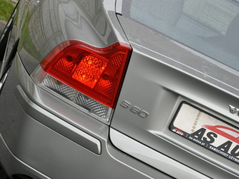 Volvo S60 2,4i 140KM/Momentum/Skóry/Pod.fotele/Alufelgi/Xenony/Serwis/Tempomat I (2000-2010)