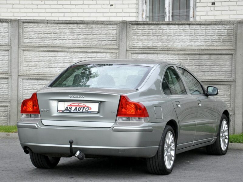 Volvo S60 2,4i 140KM/Momentum/Skóry/Pod.fotele/Alufelgi/Xenony/Serwis/Tempomat I (2000-2010)