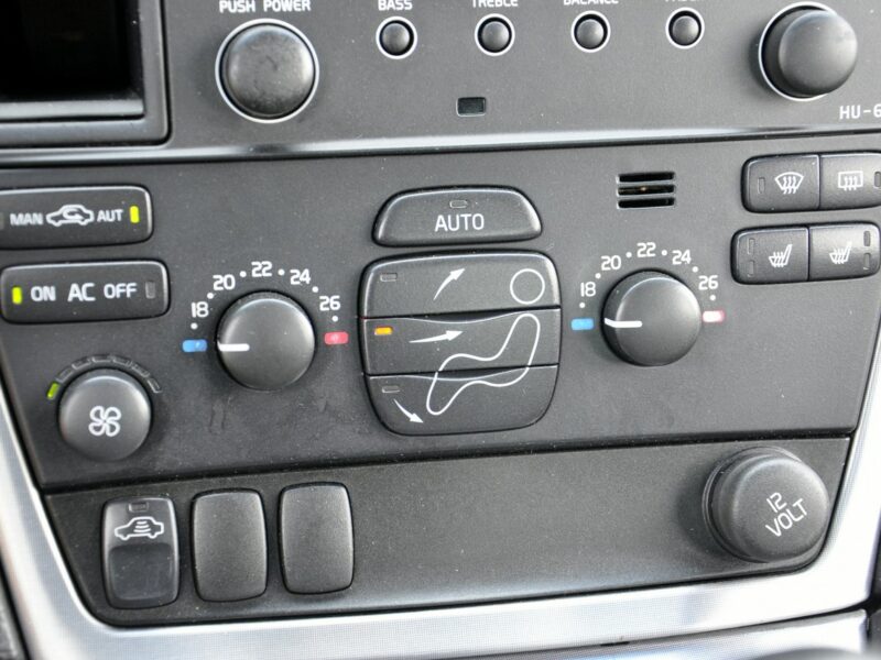 Volvo S60 2,4i 140KM/Momentum/Skóry/Pod.fotele/Alufelgi/Xenony/Serwis/Tempomat I (2000-2010)