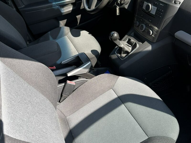 Opel Zafira 1,8 140PS zarejestrowana 172 tyś km 7 osób B (2005-2011)