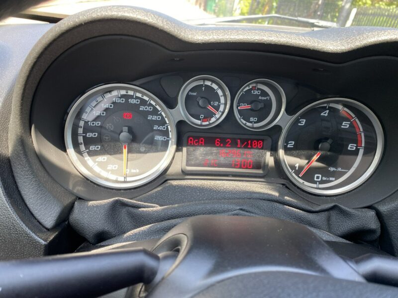 Alfa Romeo Mito Alufelgi 18 z oponami wielosezon.,nowy akum., skóry podgrzewane