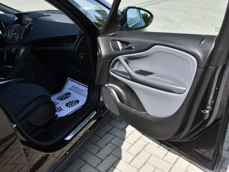 Opel Zafira 1,4Turbo Benz. Navi.Asystent Pasa Ruchu.7 Foteli.Pół-Skóry.Parktronic. C (2011-)