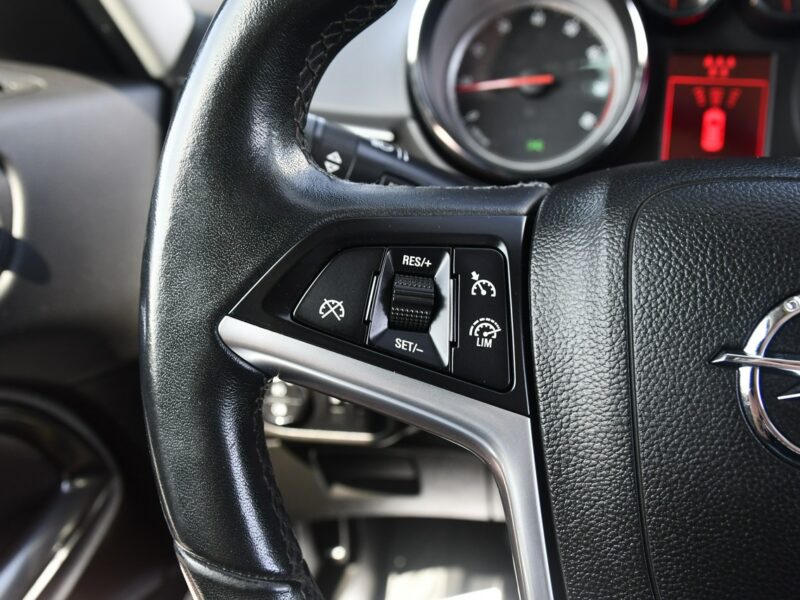 Opel Zafira 1,4Turbo Benz. Navi.Asystent Pasa Ruchu.7 Foteli.Pół-Skóry.Parktronic. C (2011-)