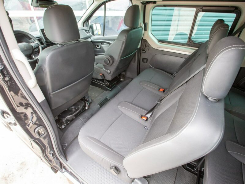 Renault Trafic 8-OSÓB DŁUGI L2H1 | bogate wyposażenie JAK NOWY ! III (2014-)