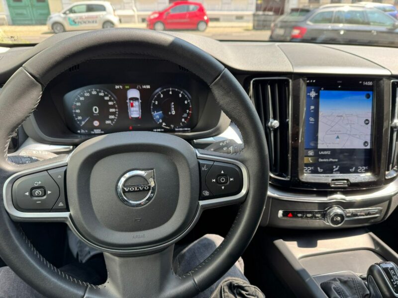 Volvo XC 60 Momentum LED Virtual Cockpit Skóra / Alkantara II (2017-)