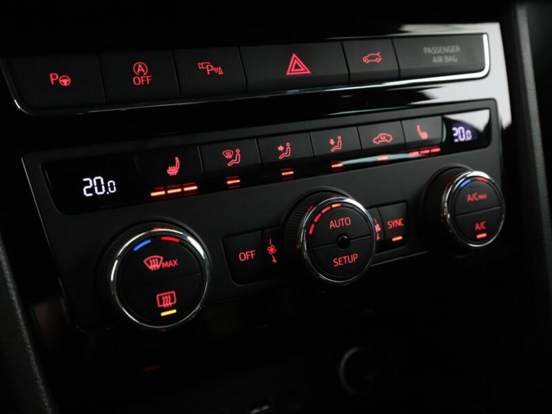 Cupra Ateca FV23% automat 300KM 4x4 alcantara virtual kamera BeatsAudio grzane fot