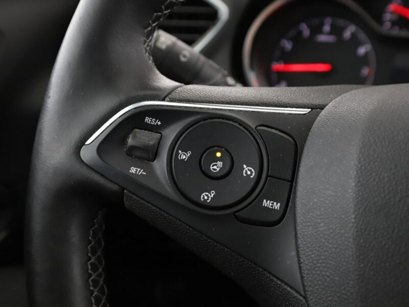 Opel Grandland X automat navi klima auto kamera i czujniki parkowania grzane fotele