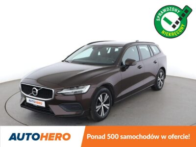 Volvo V60 FV23 2.0d Momentum Klimatronik Tempomat Navi Skóra Kamera Lampy LED II (2018-)