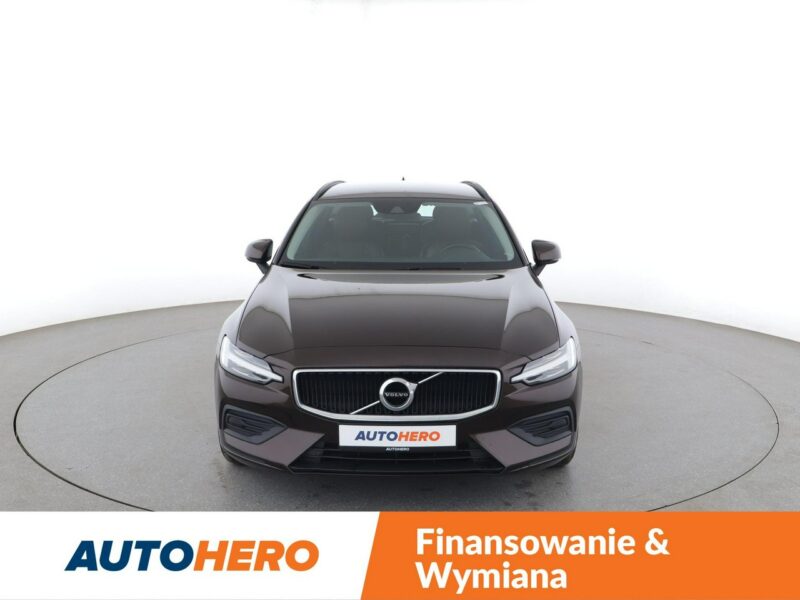 Volvo V60 FV23 2.0d Momentum Klimatronik Tempomat Navi Skóra Kamera Lampy LED II (2018-)