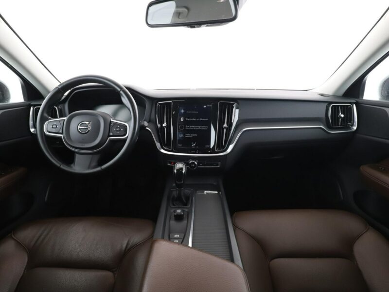 Volvo V60 FV23 2.0d Momentum Klimatronik Tempomat Navi Skóra Kamera Lampy LED II (2018-)