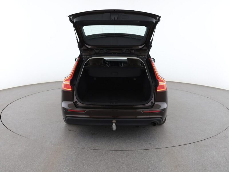 Volvo V60 FV23 2.0d Momentum Klimatronik Tempomat Navi Skóra Kamera Lampy LED II (2018-)