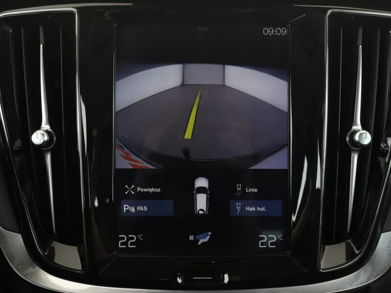 Volvo V60 FV23 2.0d Momentum Klimatronik Tempomat Navi Skóra Kamera Lampy LED II (2018-)