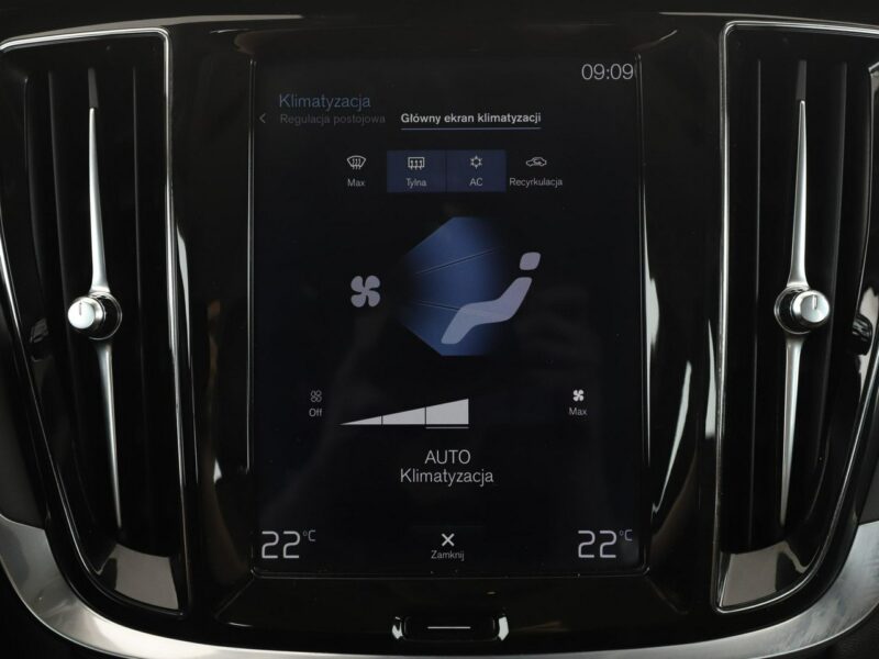 Volvo V60 FV23 2.0d Momentum Klimatronik Tempomat Navi Skóra Kamera Lampy LED II (2018-)