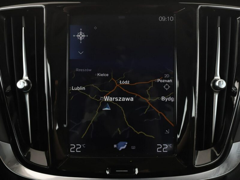 Volvo V60 FV23 2.0d Momentum Klimatronik Tempomat Navi Skóra Kamera Lampy LED II (2018-)