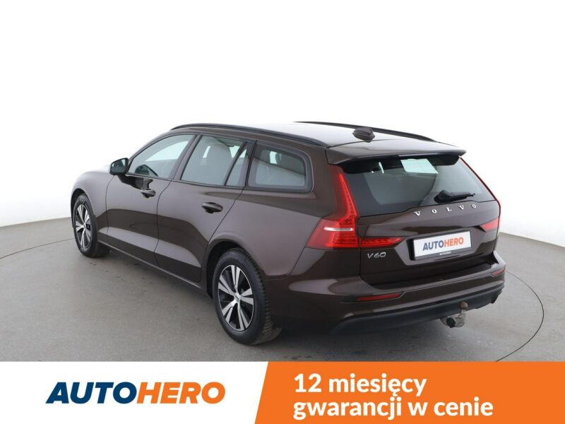 Volvo V60 FV23 2.0d Momentum Klimatronik Tempomat Navi Skóra Kamera Lampy LED II (2018-)